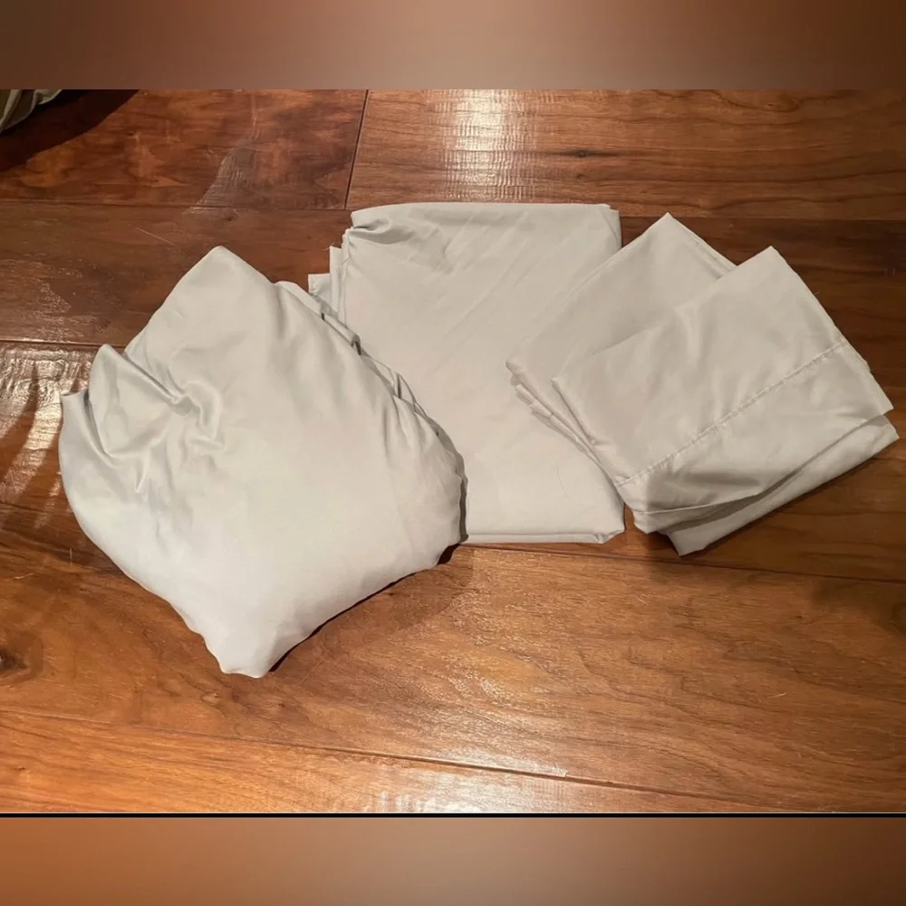 Queen Size Comforter, Bed Skirt & Sheet Set